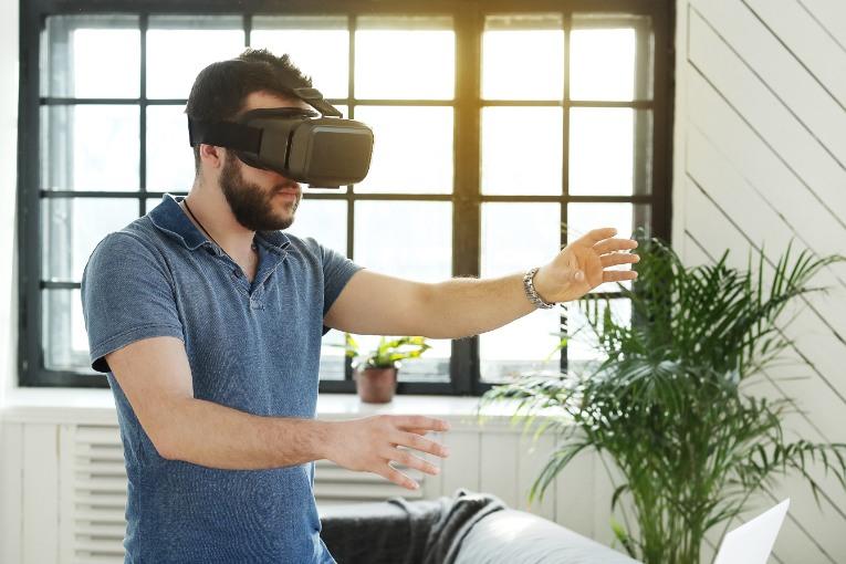 The Future of AR & VR: Emerging Trends in Saudi Arabia’s Tech Industry 